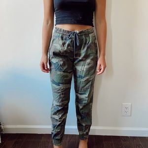 Aritzia TNA Camo Joggers